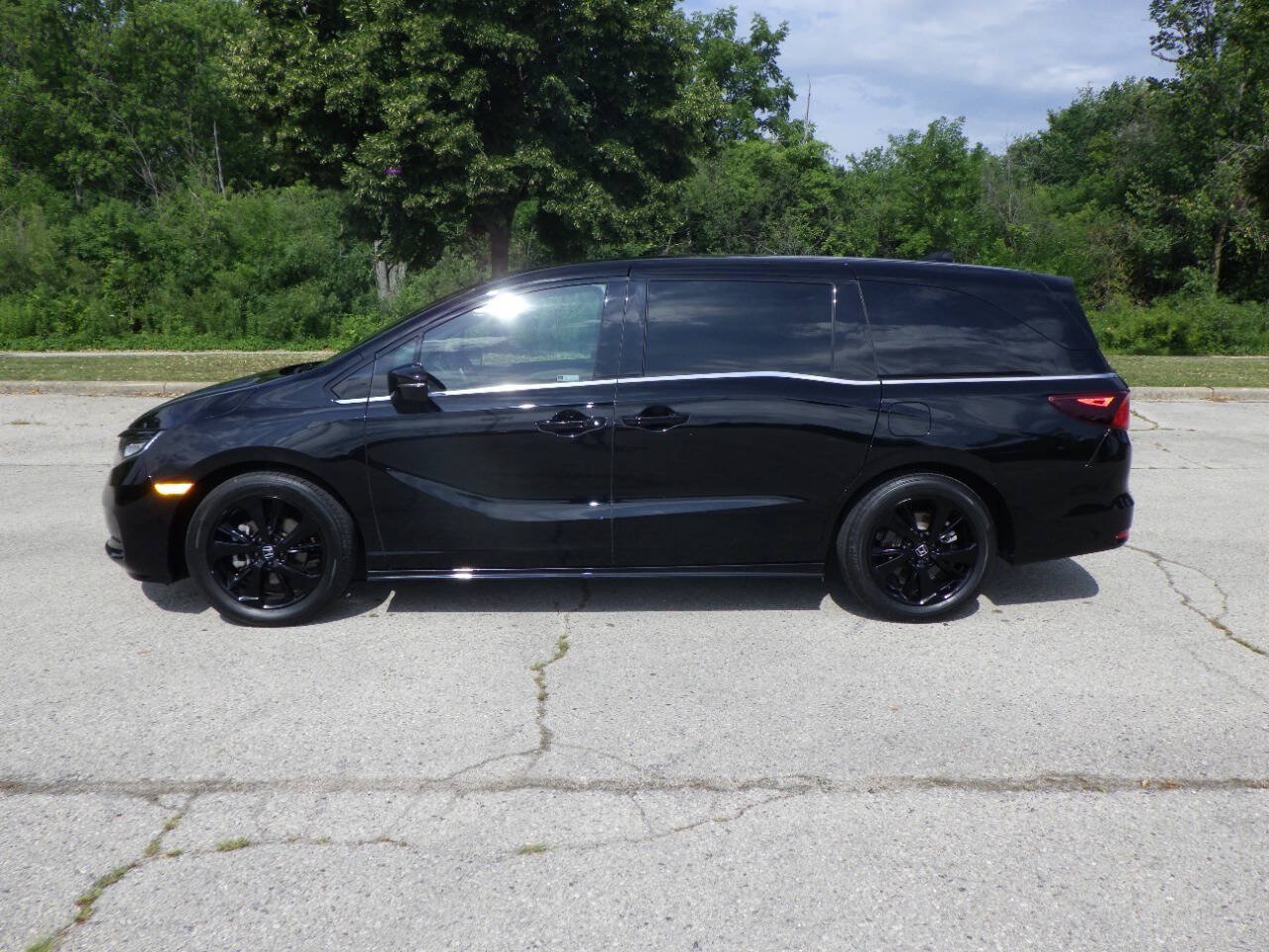 Used 2023 Honda Odyssey Sport image 2