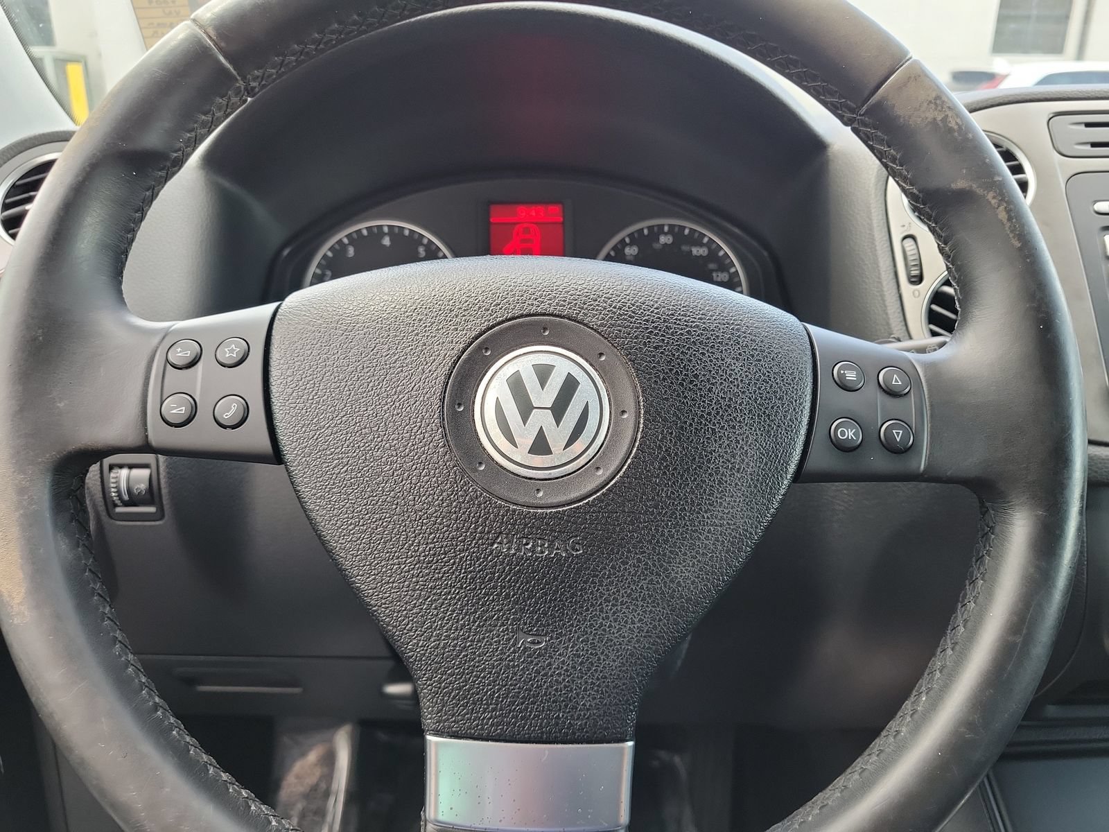 Used 2009 Volkswagen Tiguan S FWD image 19