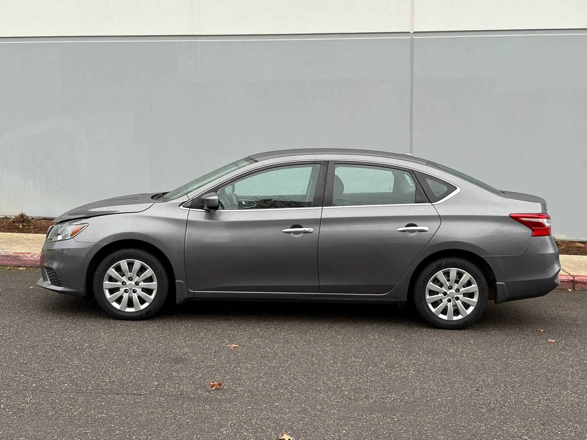 Used 2016 Nissan Sentra SV image 3