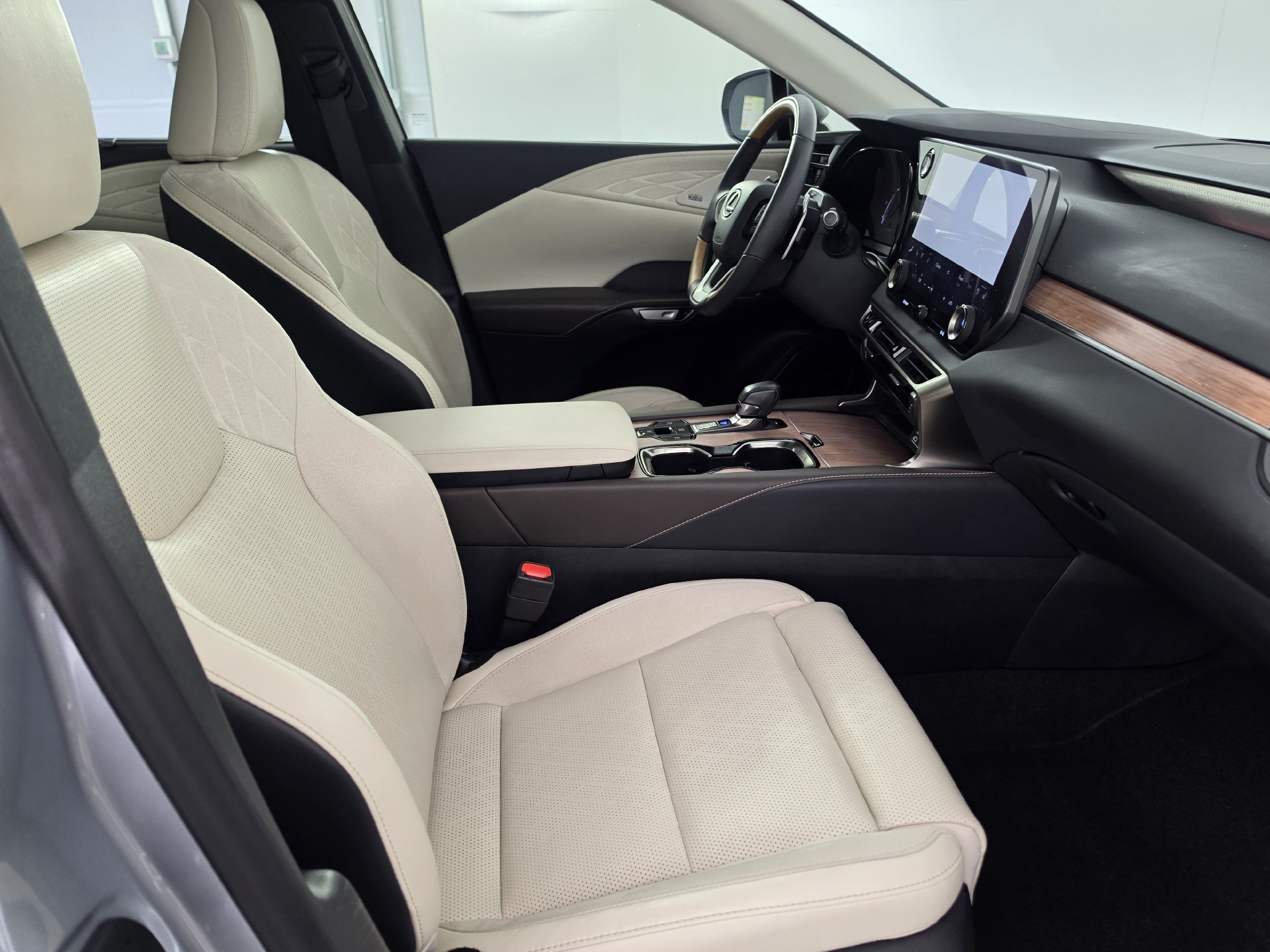 Used 2024 Lexus RX 350 FWD w/ Convenience Package image 32
