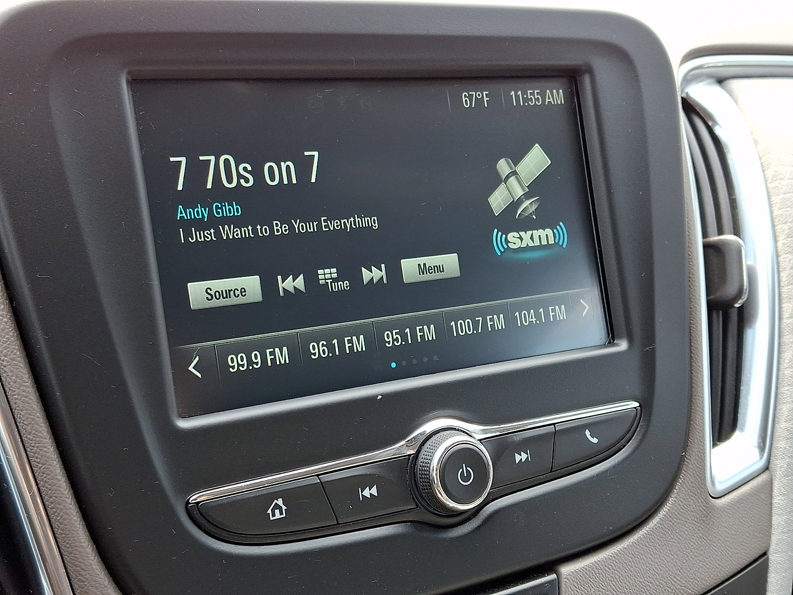 Used 2016 Chevrolet Malibu LT image 16