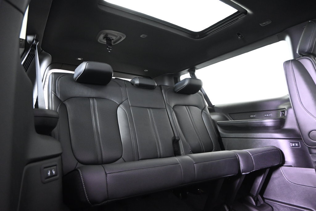 New 2026 Jeep Grand Wagoneer L Limited AWD/4WD image 17