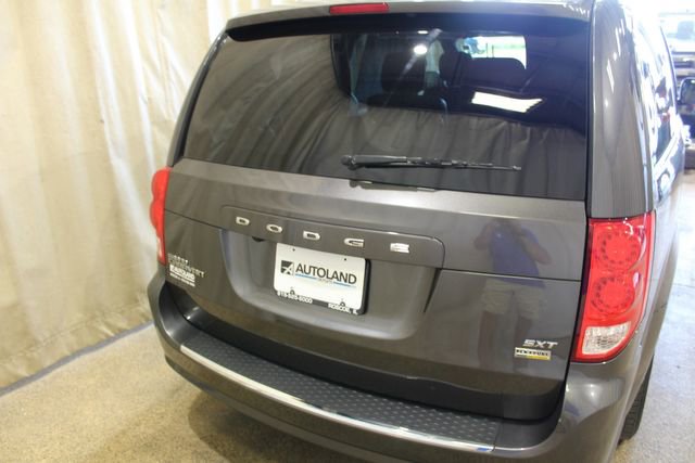 Used 2017 Dodge Grand Caravan SXT image 5
