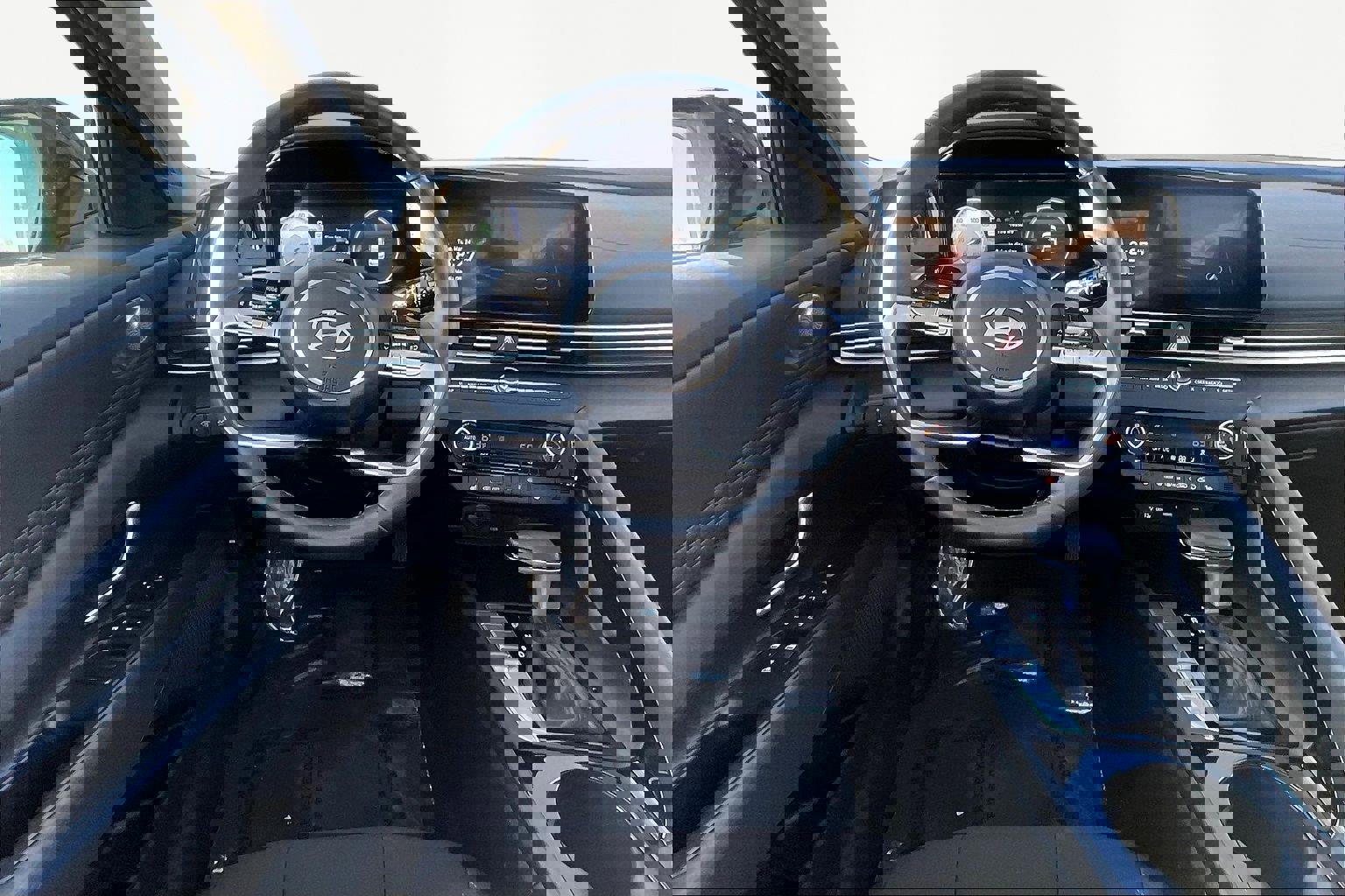 Used 2025 Hyundai Elantra SEL image 9