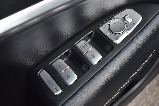 Used 2025 Genesis G70 2.5T image 20