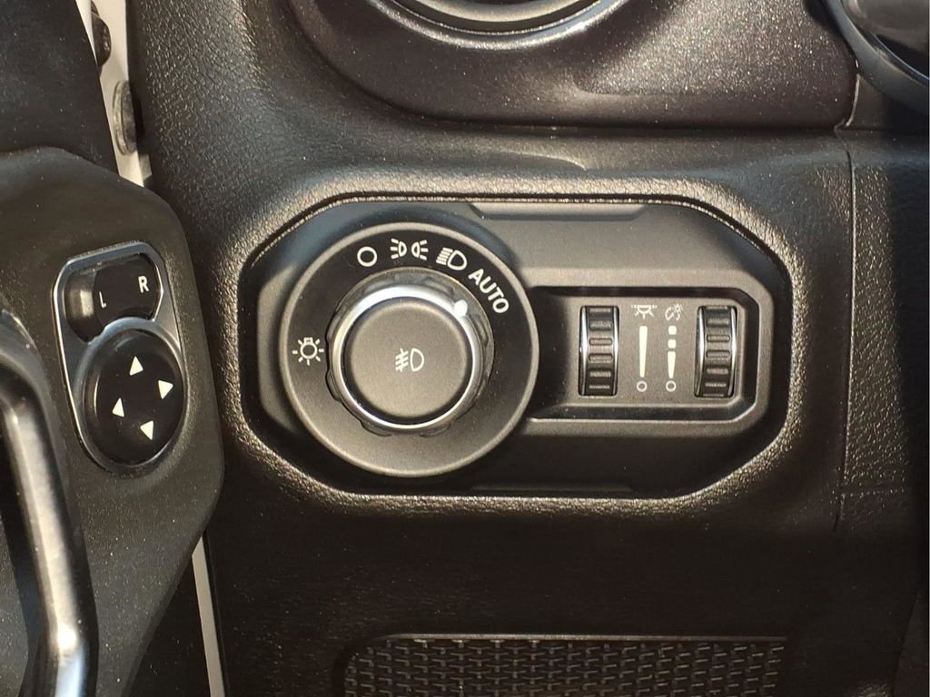 Used 2020 Jeep Wrangler Unlimited Sport image 17