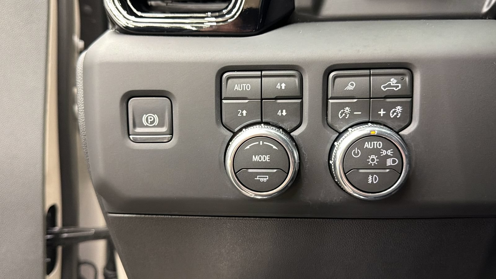 Used 2026 GMC Sierra 2500 AT4X w/ LPO, Black Badging Package AWD/4WD image 31