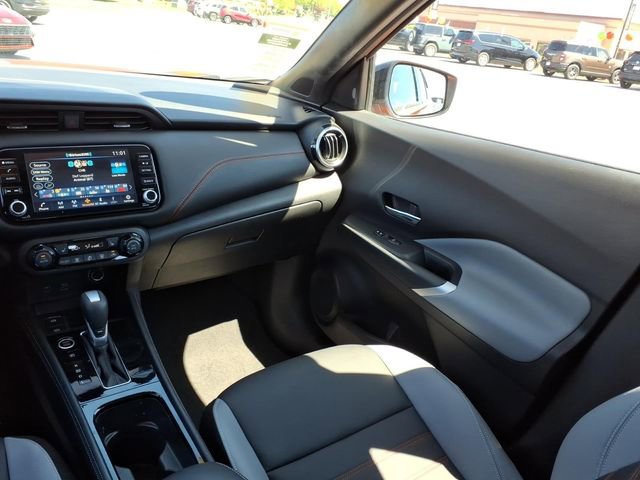 Used 2023 Nissan Kicks SR w/ SR Premium Package FWD image 17