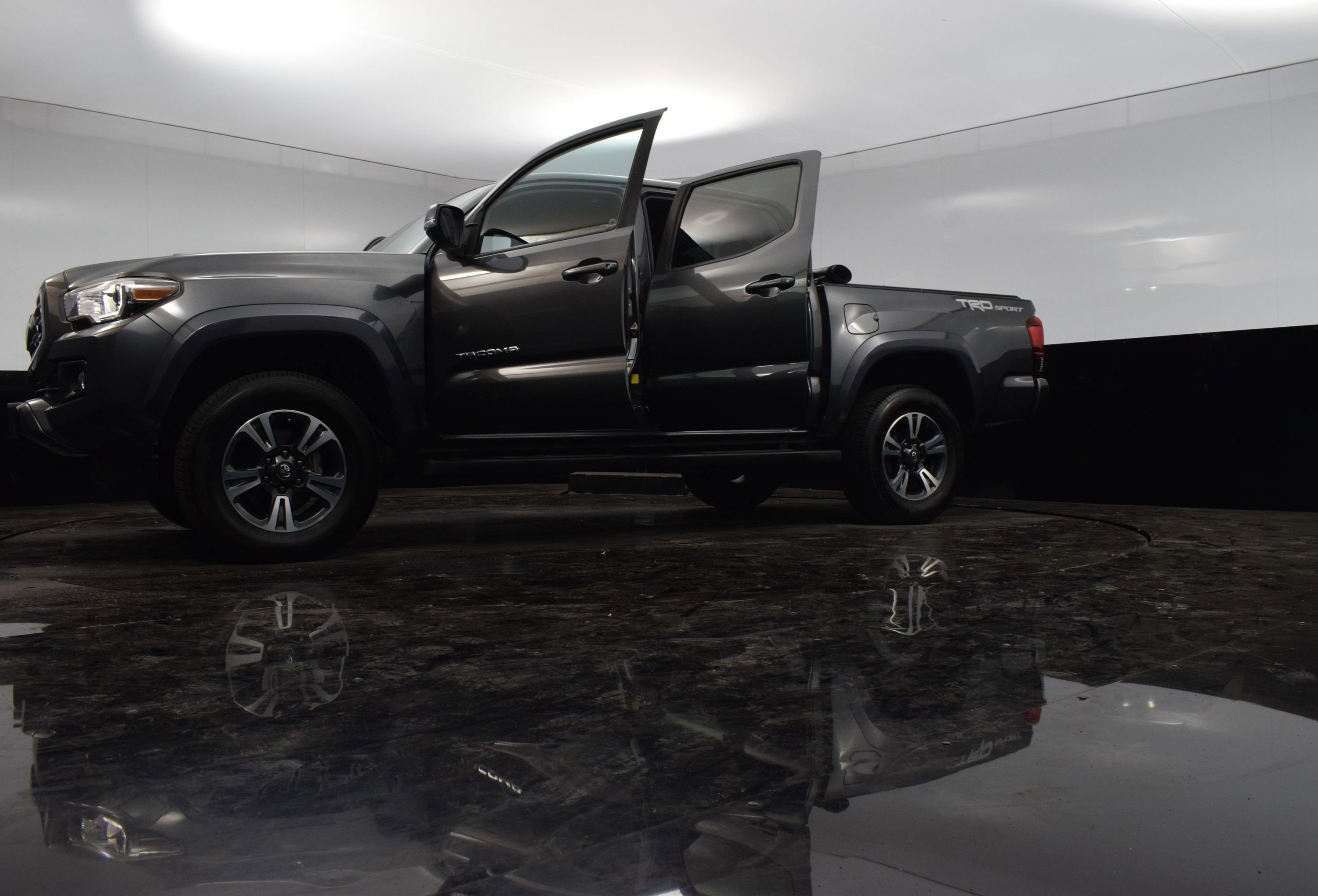 Used 2019 Toyota Tacoma SR5 image 33