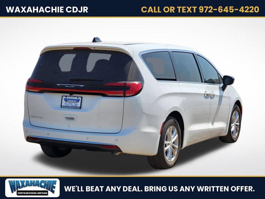 New 2027 Chrysler Pacifica Select FWD image 3