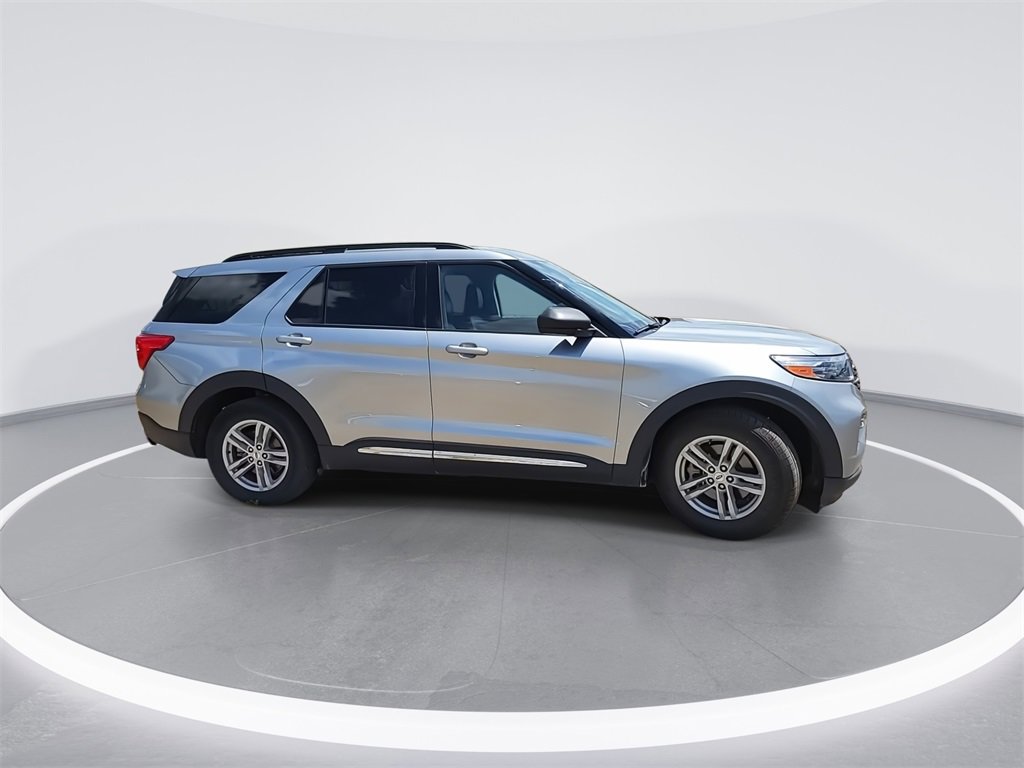 Used 2024 Ford Explorer XLT w/ Equipment Group 202A image 9
