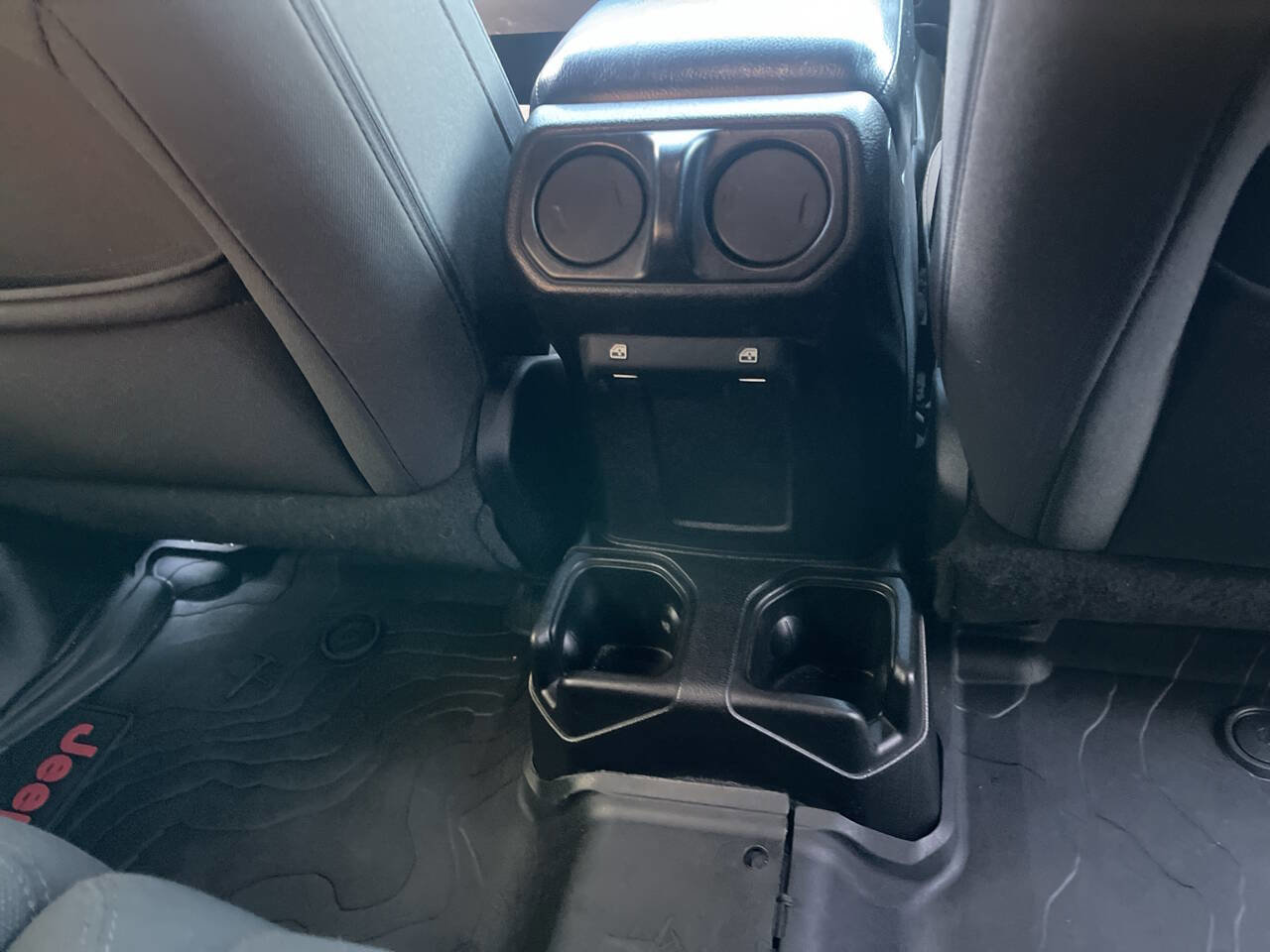 Used 2018 Jeep Wrangler Unlimited Sport S image 25