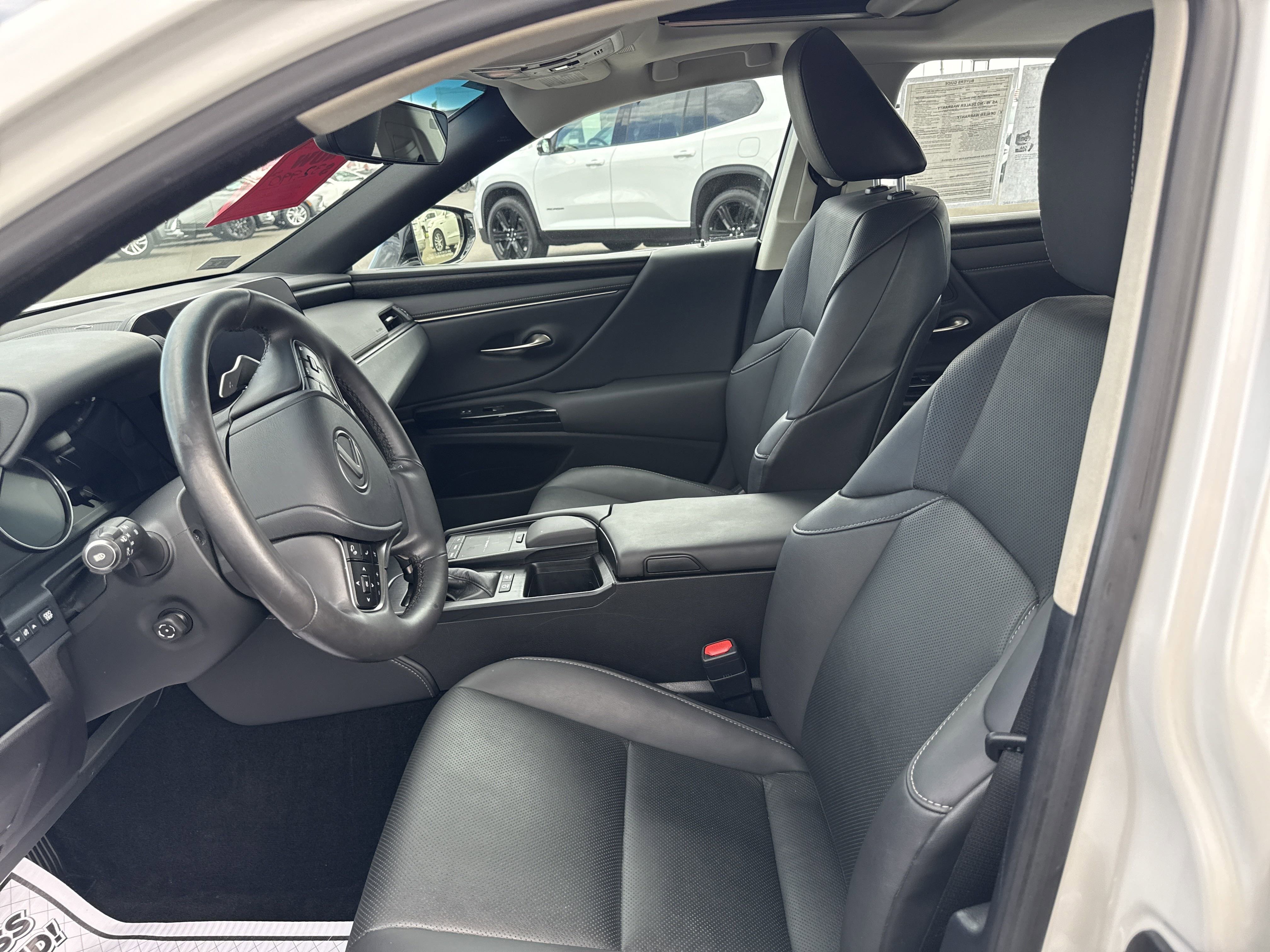 Used 2022 Lexus ES 300h w/ Premium Package image 10