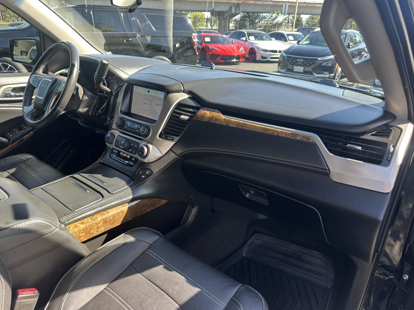Used 2015 GMC Yukon Denali w/ Premium Package AWD/4WD image 21