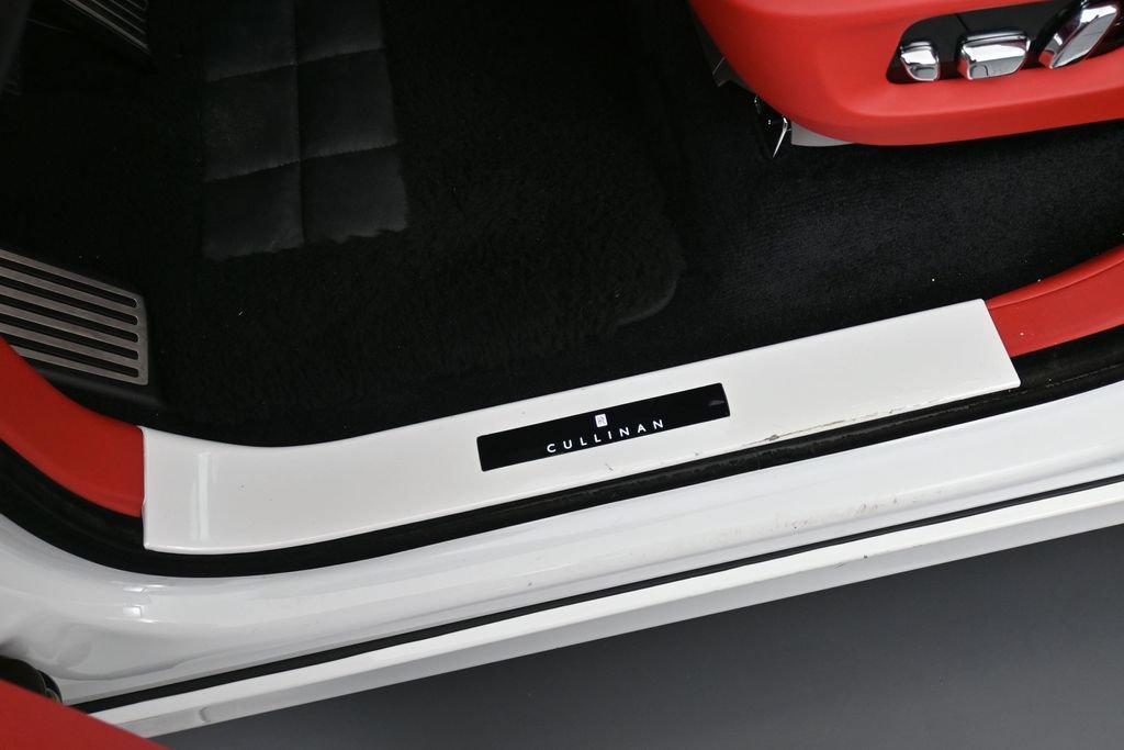Certified 2019 Rolls-Royce Cullinan AWD/4WD image 16