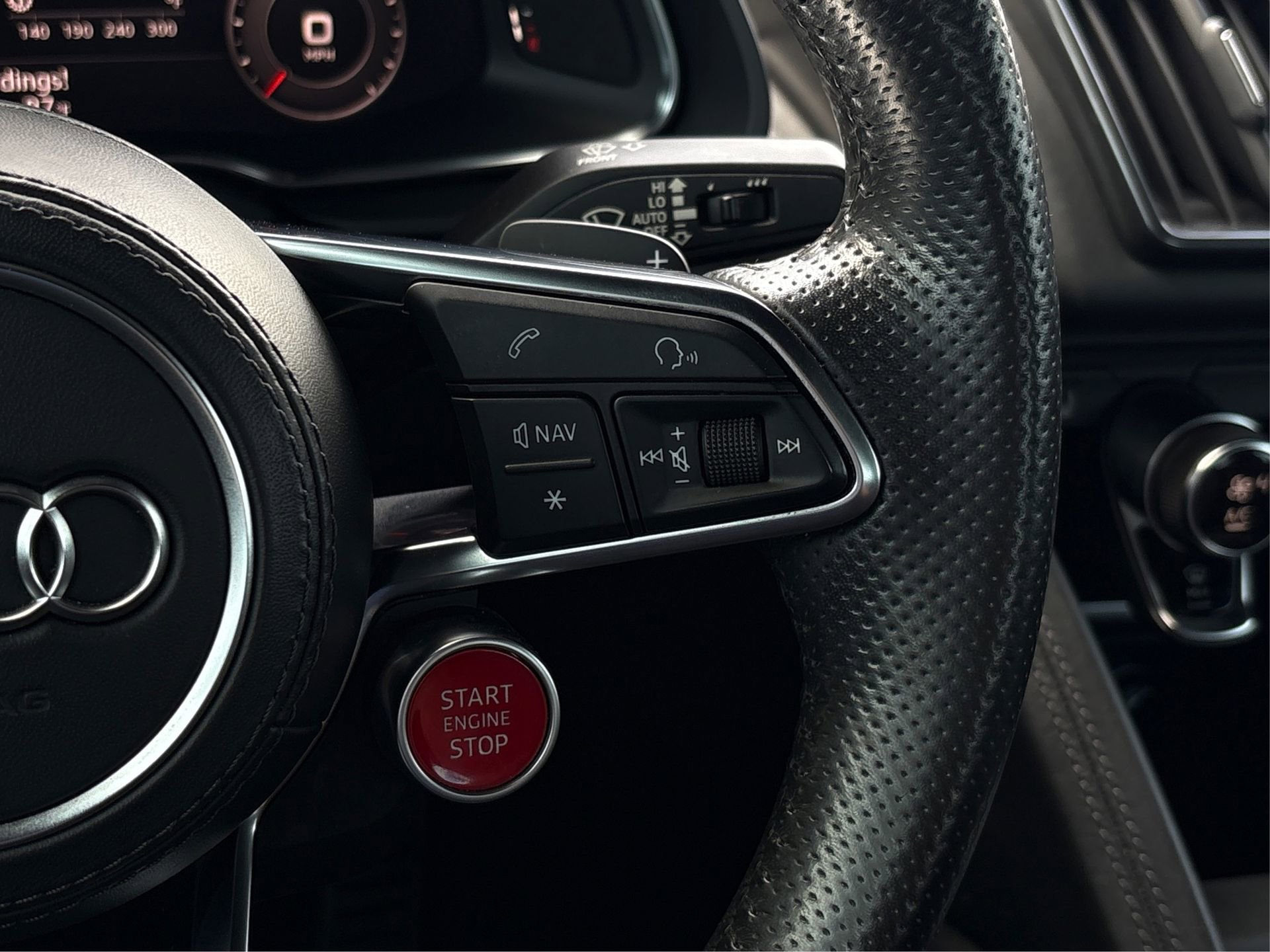 Used 2017 Audi R8 V10 w/ Carbon Exterior Package image 25