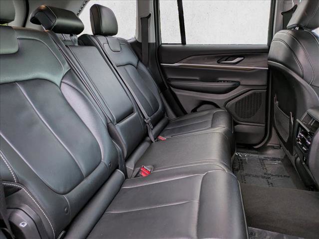 Used 2023 Jeep Grand Cherokee Limited w/ Black Appearance Package image 19