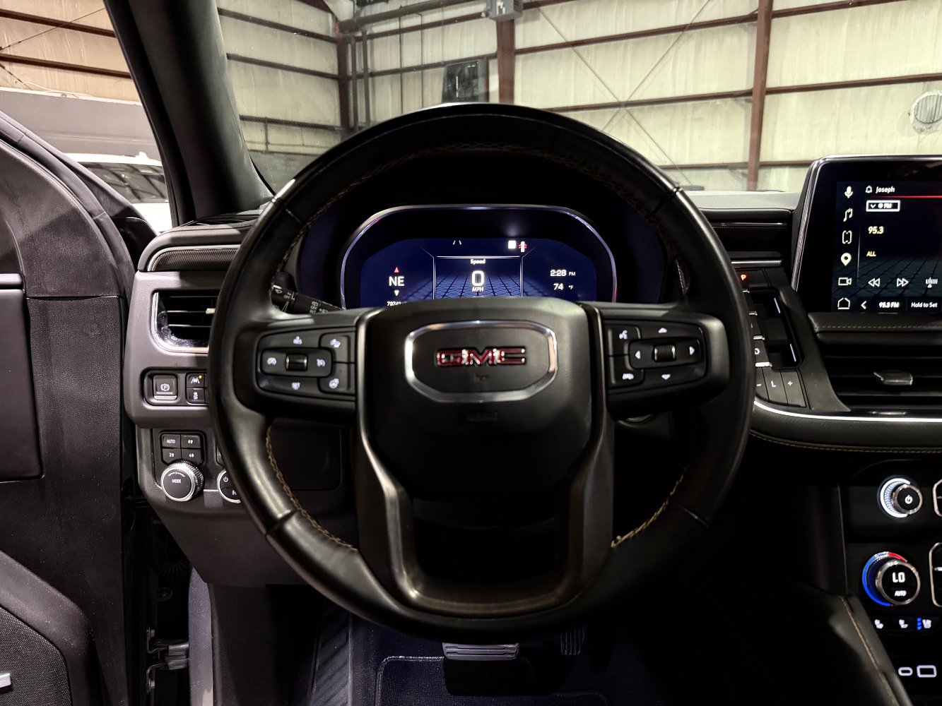 Used 2023 GMC Yukon XL AT4 w/ AT4 Premium Package AWD/4WD image 31