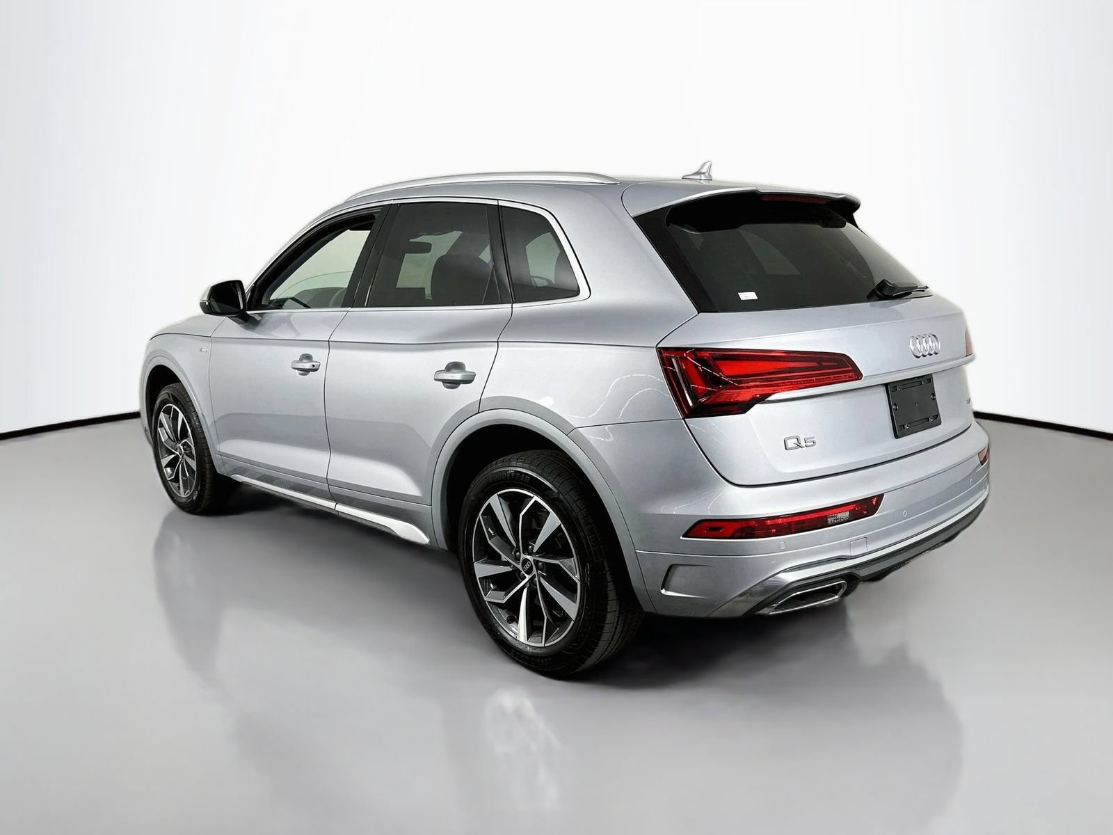 Used 2023 Audi Q5 2.0T Premium w/ Convenience Package AWD/4WD image 5