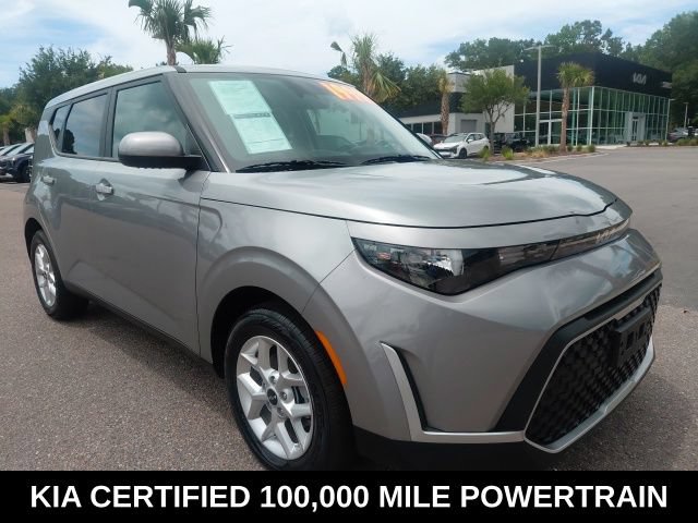 Certified 2025 Kia Soul LX w/ LX Technology Package FWD image 3