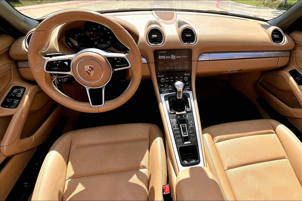 Used 2017 Porsche 718 Boxster RWD image 20