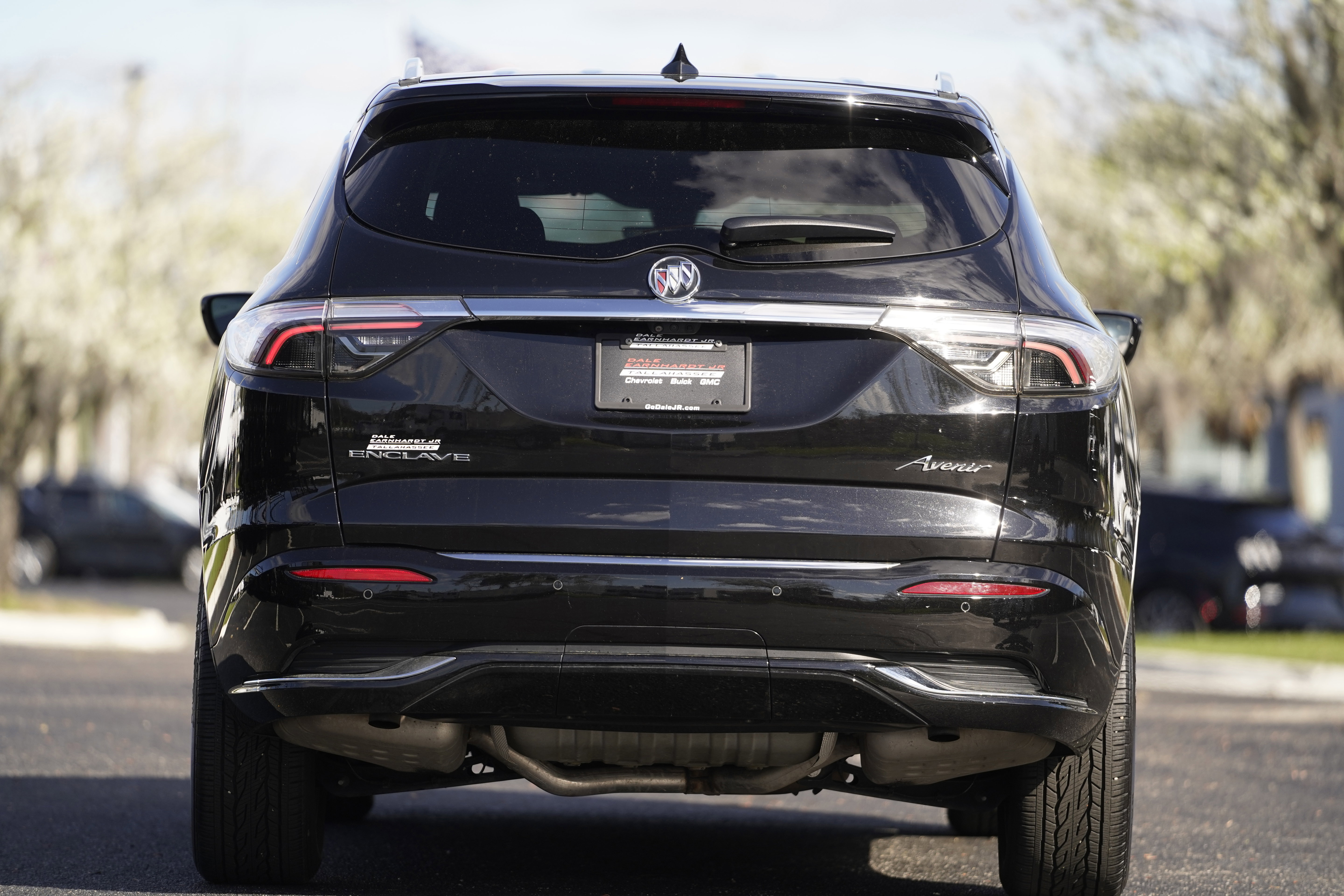 Used 2024 Buick Enclave Avenir w/ Avenir Technology Package image 39