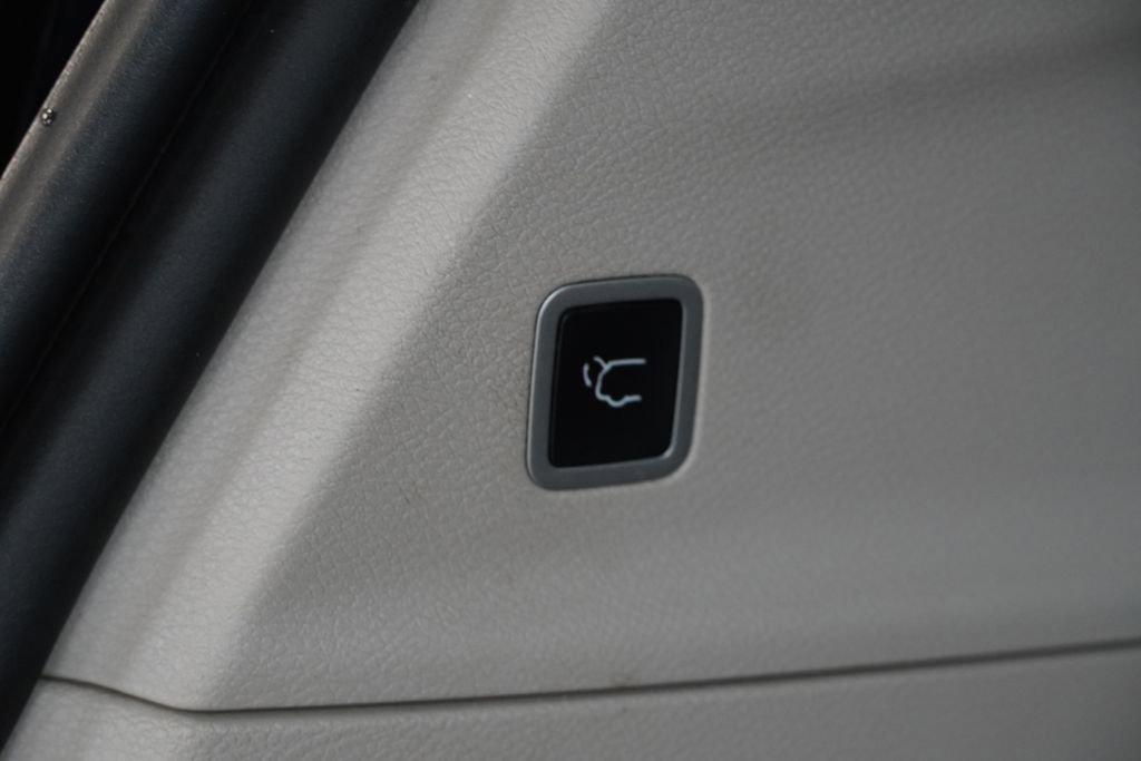 Used 2020 Chrysler Pacifica Limited FWD image 12