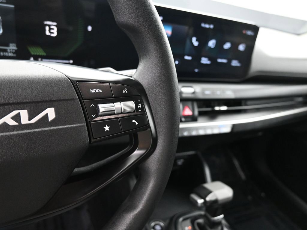 Used 2025 Kia K4 LXS FWD image 31