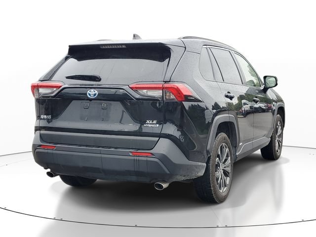 Used 2022 Toyota RAV4 XLE Premium AWD/4WD image 4