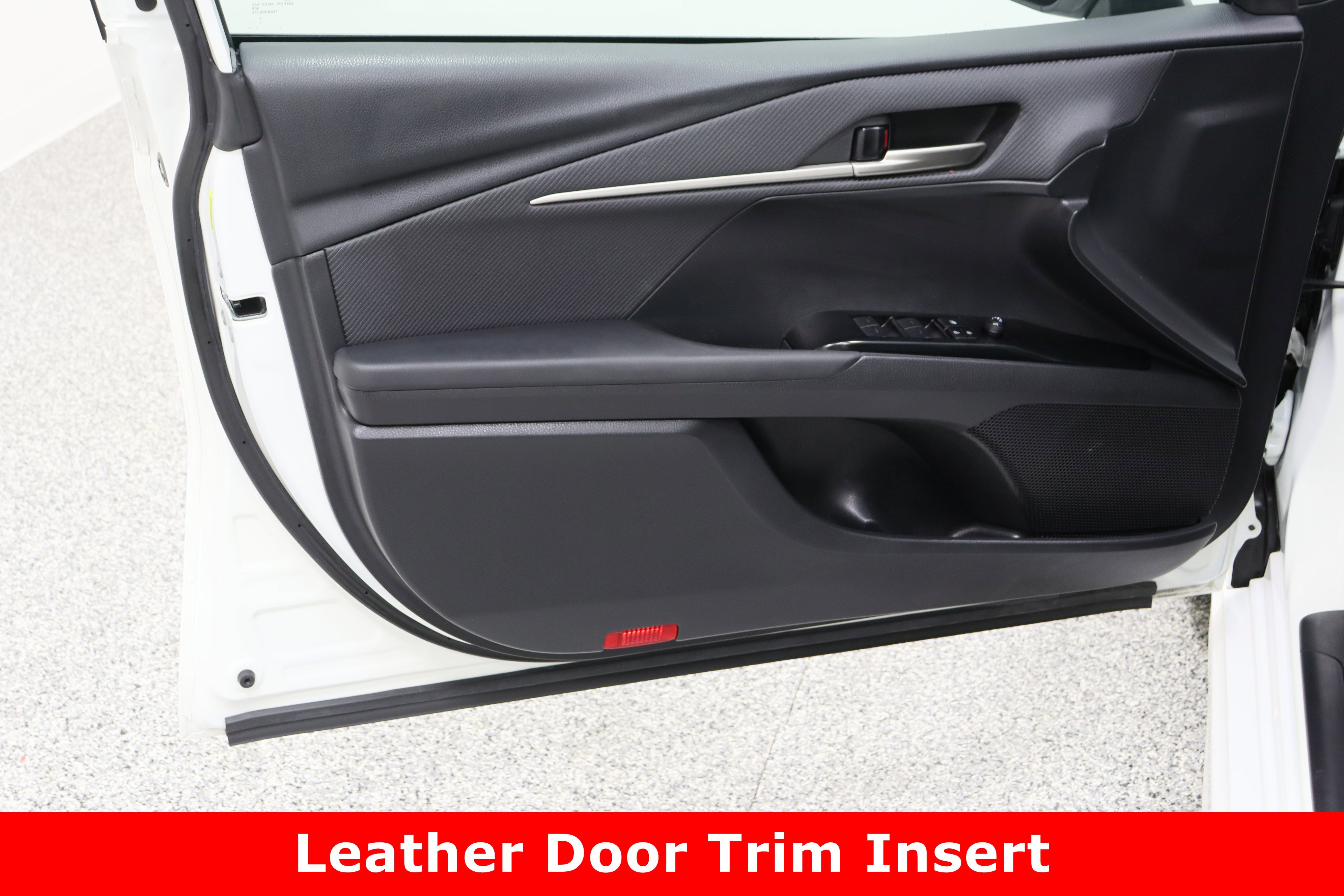 Used 2025 Toyota Camry SE image 12