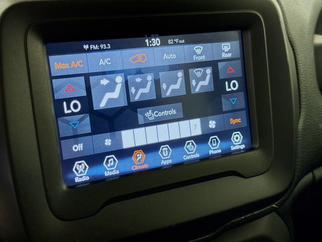 Used 2020 Jeep Renegade Latitude w/ Cold Weather Group image 17