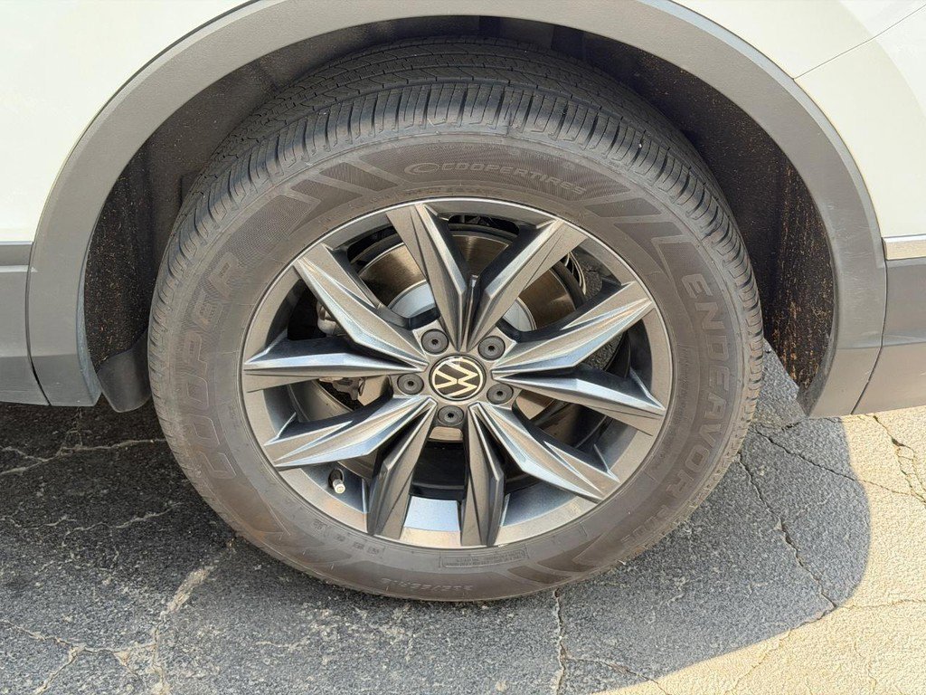 Used 2022 Volkswagen Tiguan SE image 6