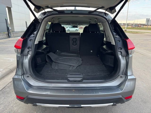 Used 2018 Nissan Rogue SV image 36