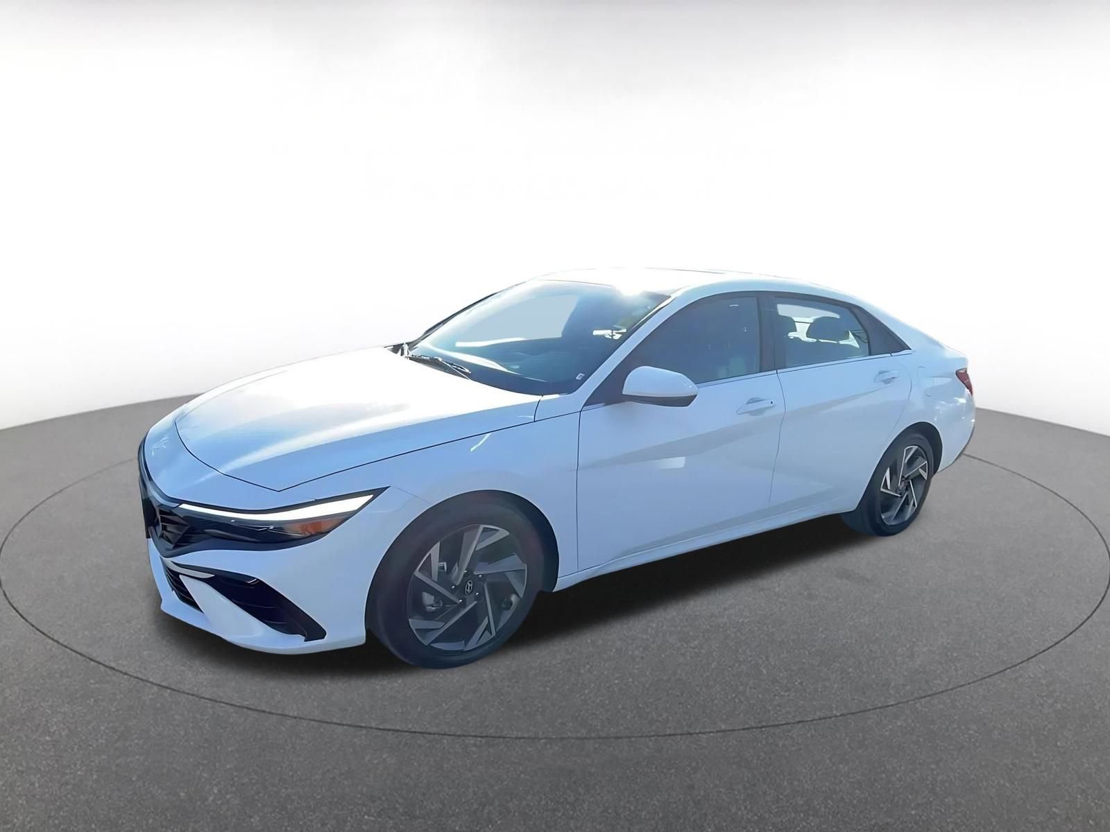 Used 2025 Hyundai Elantra SEL image 8