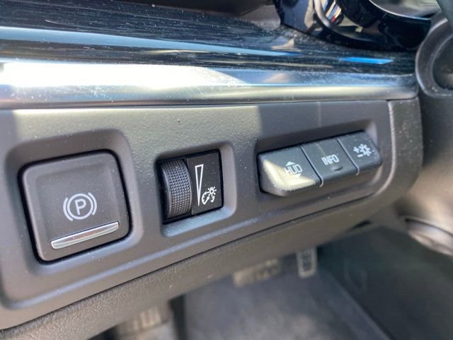 Used 2025 Cadillac XT5 Premium Luxury w/ Technology Package AWD/4WD image 19
