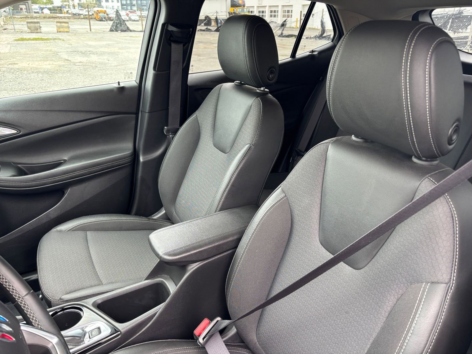 Used 2025 Buick Encore GX Preferred FWD image 32