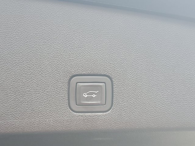 Certified 2024 Cadillac XT6 Luxury w/ LPO, Floor Liner Package AWD/4WD image 9