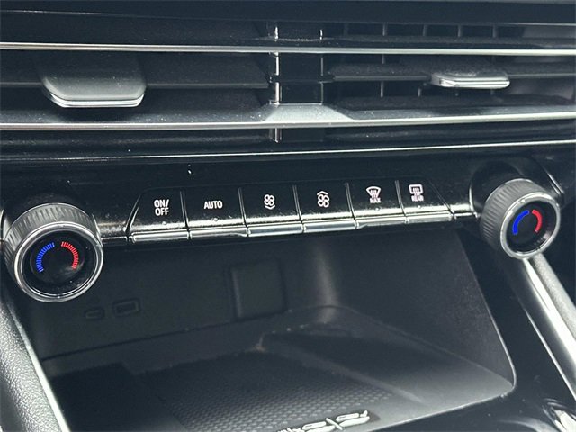 Used 2024 Chevrolet Traverse Z71 image 13