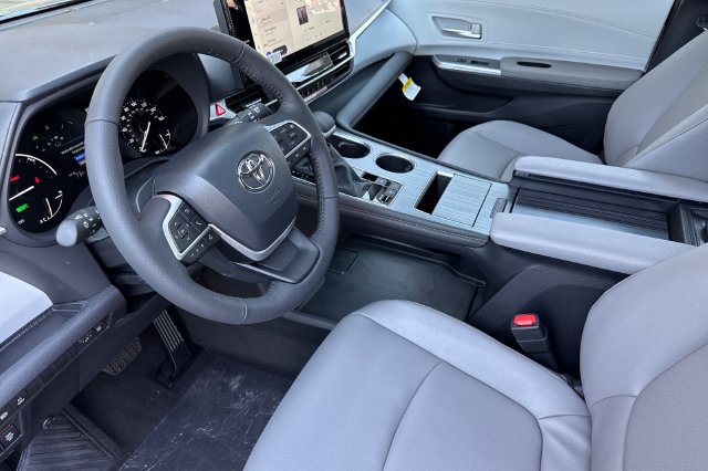 New 2026 Toyota Sienna XLE AWD/4WD image 10