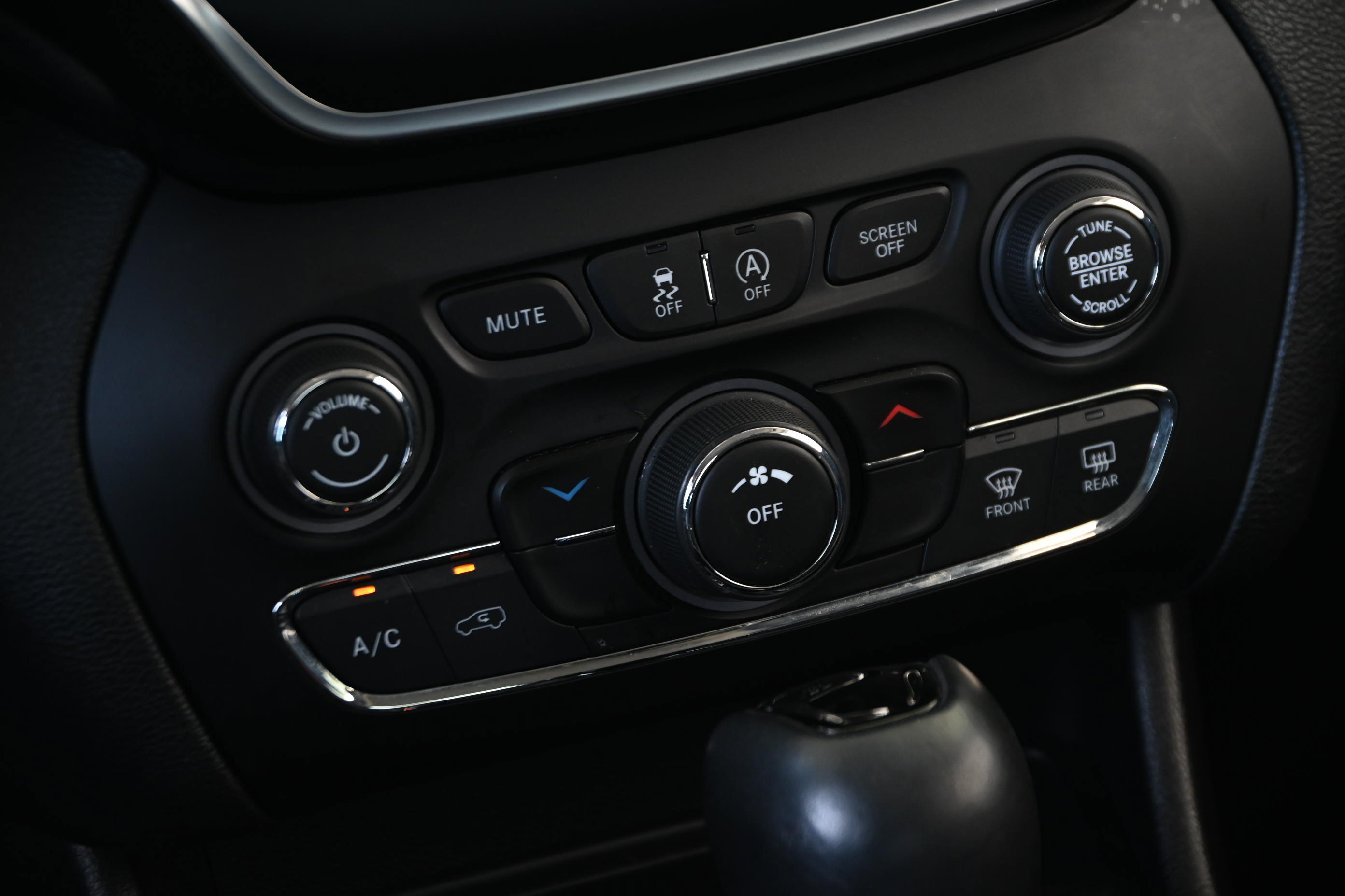 Used 2021 Jeep Cherokee Latitude Plus FWD image 21