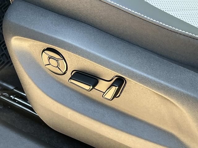 New 2026 Volkswagen Tiguan SE R-Line FWD image 15
