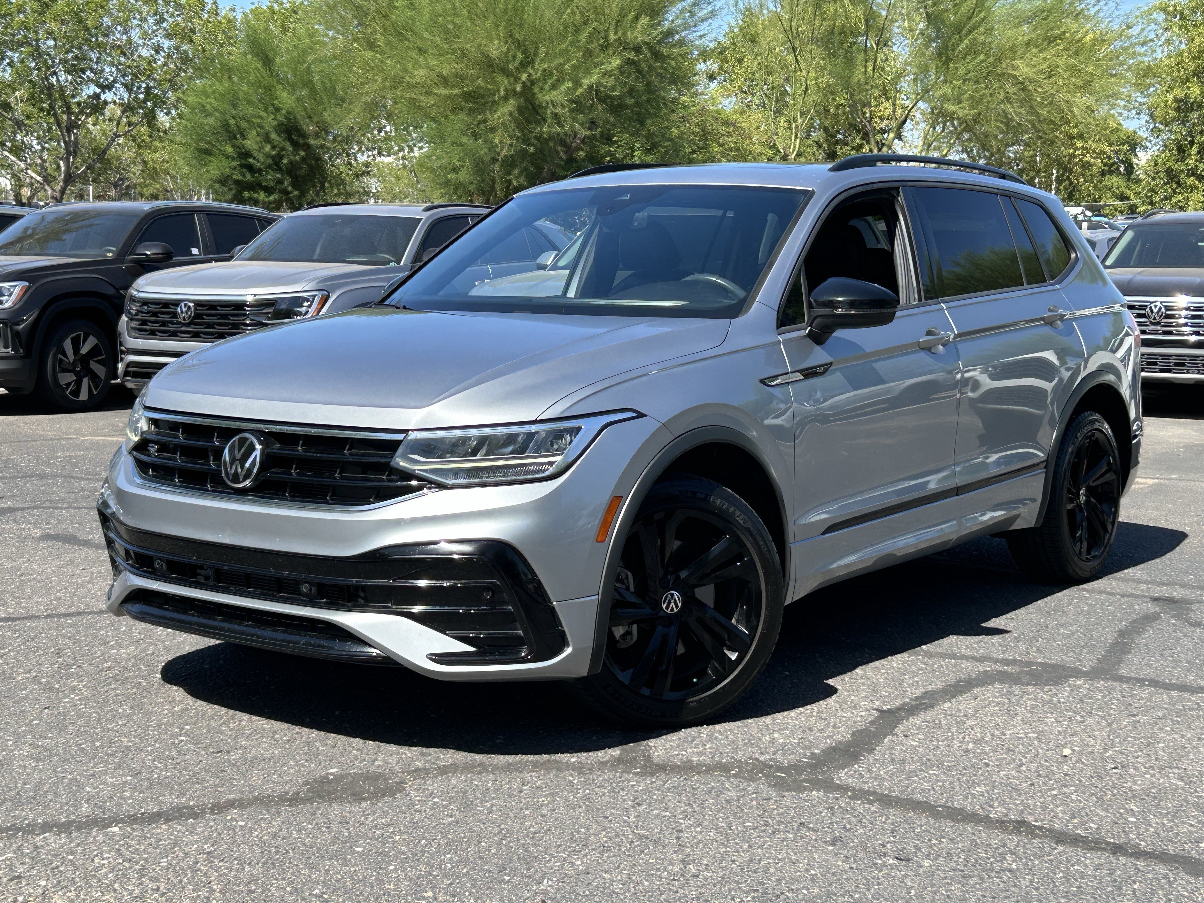 Used 2023 Volkswagen Tiguan SE R-Line FWD image 32