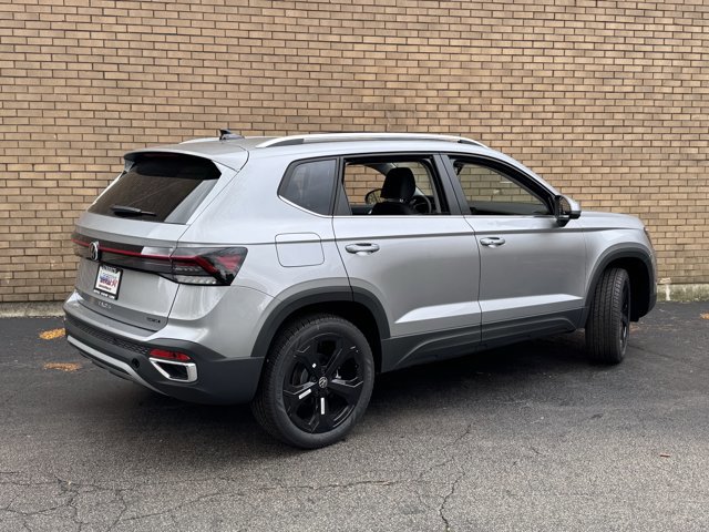 New 2025 Volkswagen Taos SEL image 15