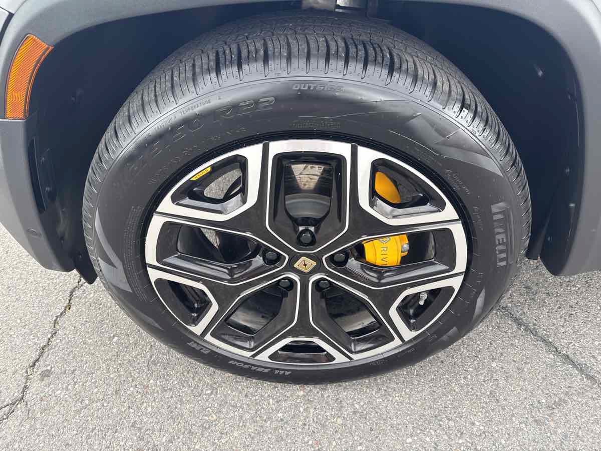 Used 2022 Rivian R1S Launch Edition Quad AWD/4WD image 9