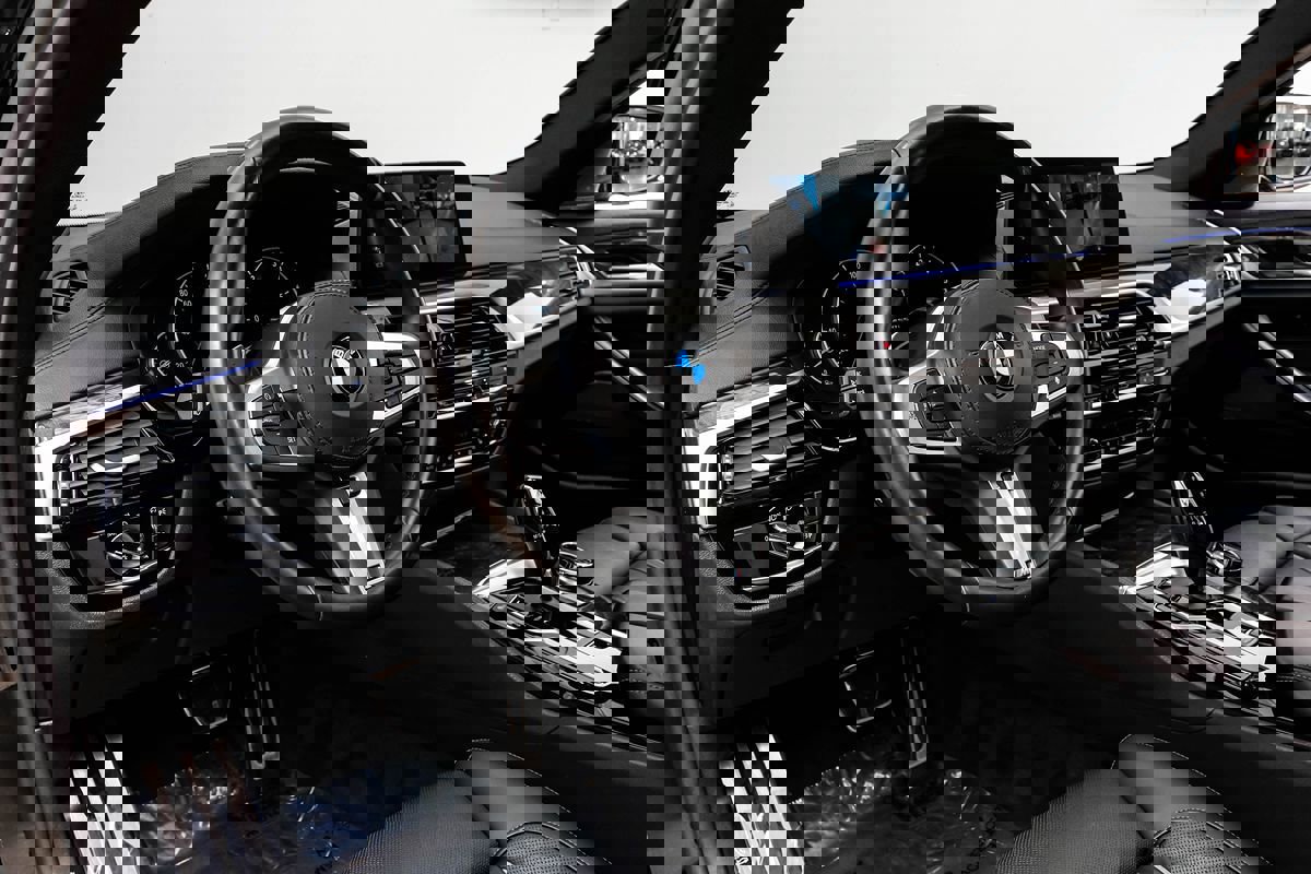 Used 2018 BMW M550i xDrive image 3