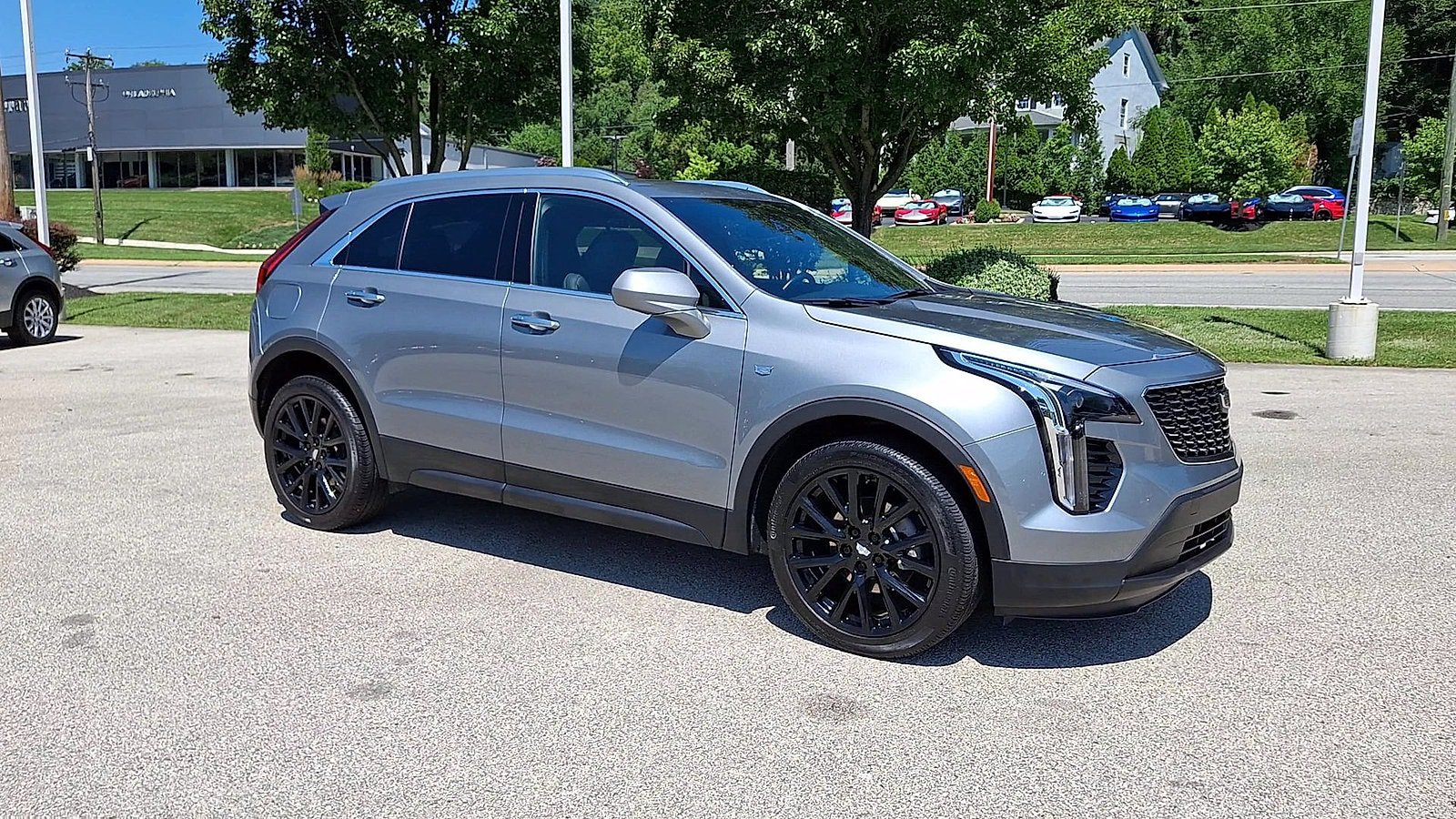 Used 2023 Cadillac XT4 Luxury w/ LPO, Onyx Lite Package AWD/4WD image 2