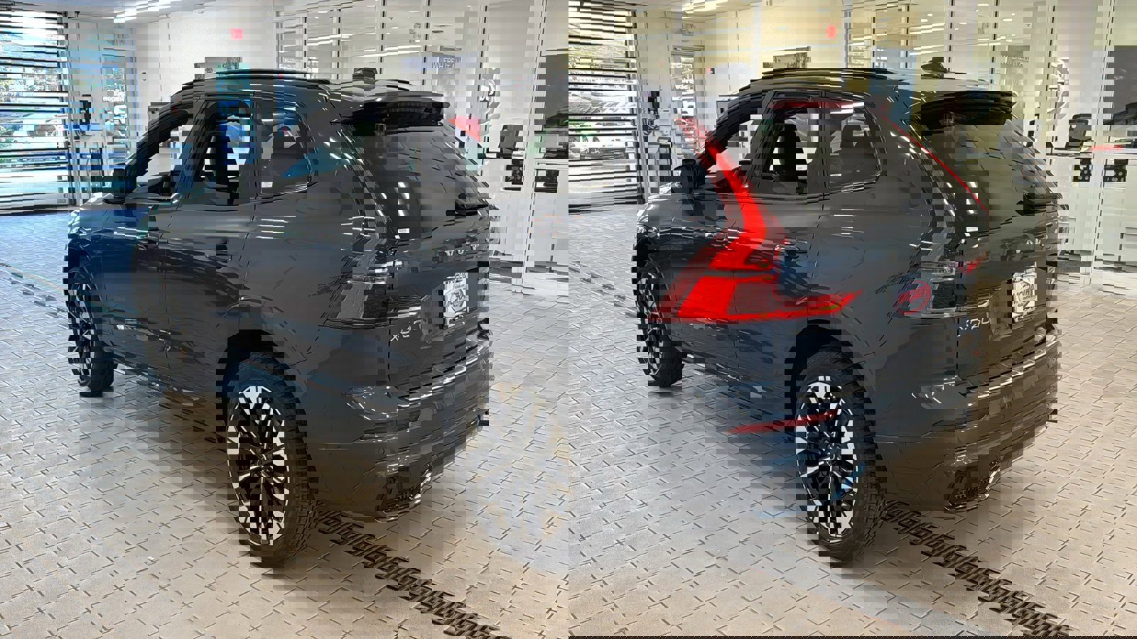 Used 2026 Volvo XC60 B5 Plus w/ Protection Package Premier image 7