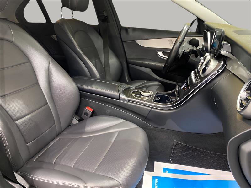 Used 2019 Mercedes-Benz C 300 Sedan image 16
