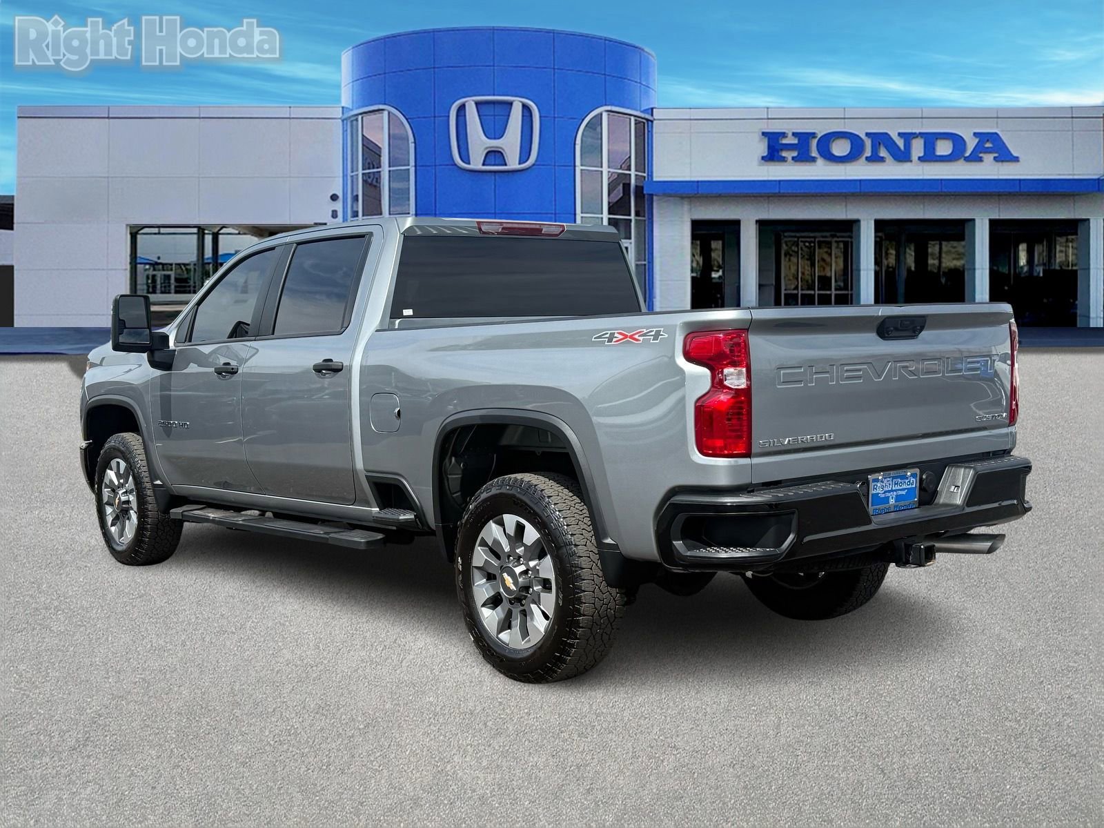 Used 2025 Chevrolet Silverado 2500 Custom w/ Custom Convenience Package AWD/4WD image 4