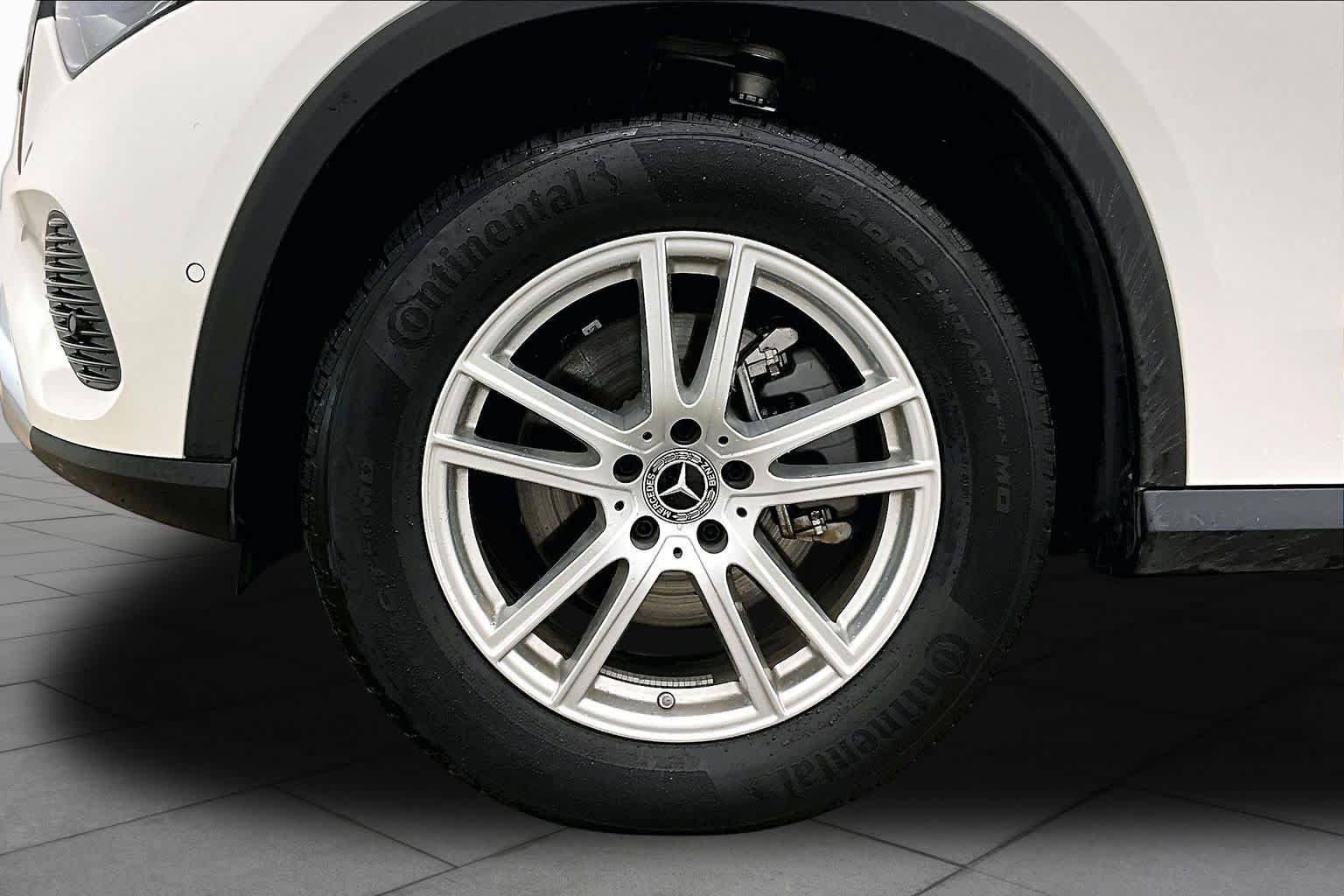 Used 2025 Mercedes-Benz GLC 300 4MATIC image 11